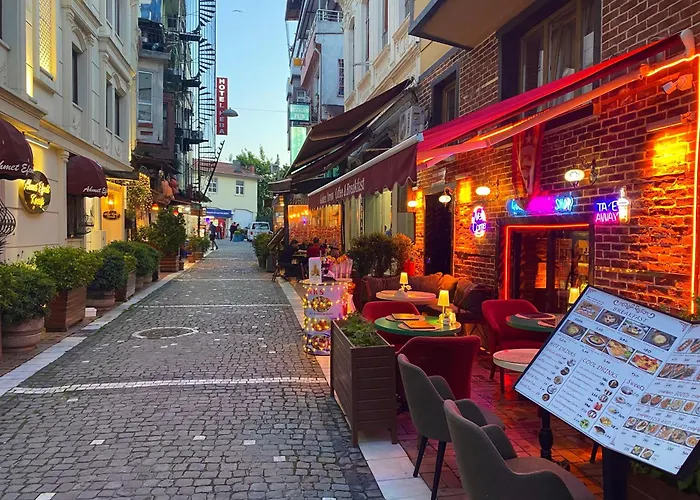 Golden Arrow Old City Hotel